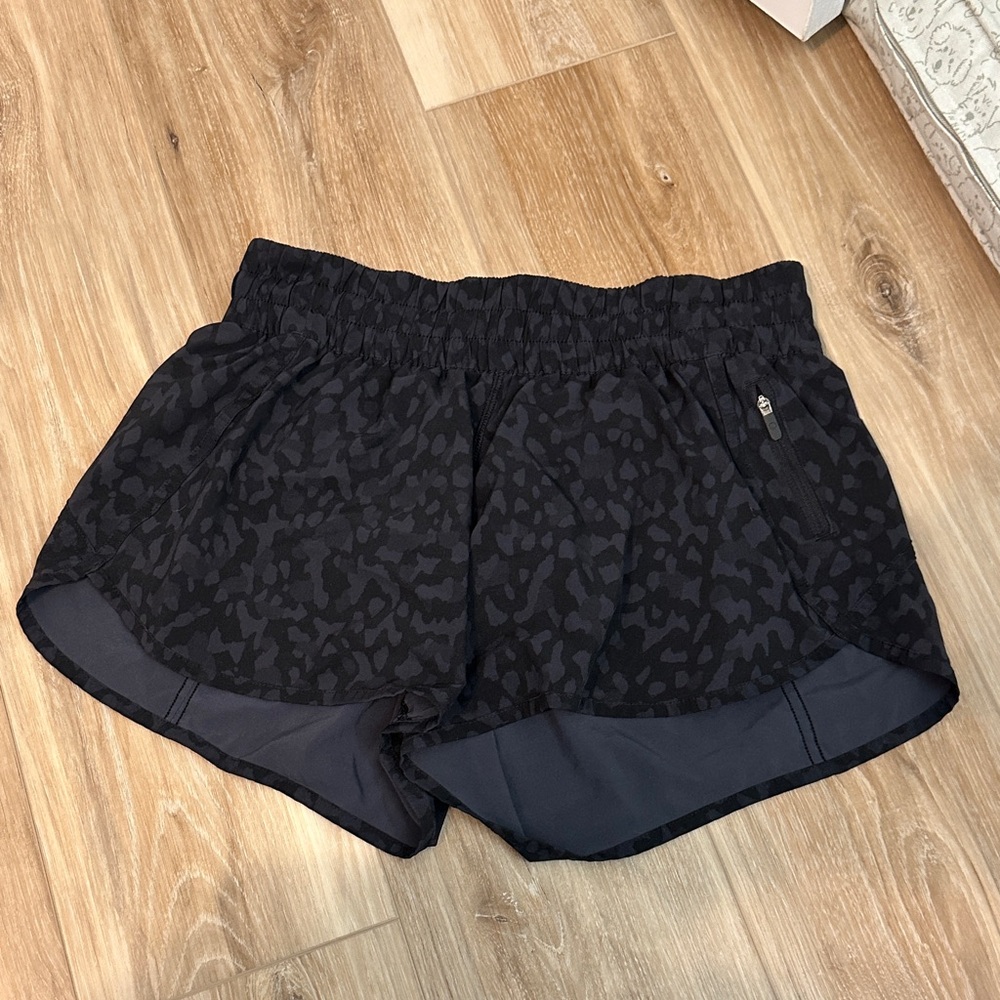 Lululemon Tracker leopard shorts